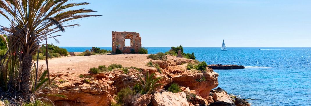 Ruine an der Küste bei Alicante